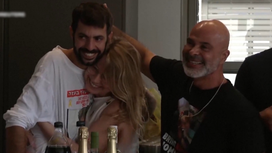 Người dân Israel vỡ òa hạnh phúc khi Hamas thả con tin sau 2 năm giam cầm